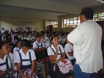 IIAP EN LA CIUDAD DE TINGO MARIA CULMINA LABORES DE SENSIBILIZACION A JOVENES ESTUDIANTES SOBRE CAMBIO CLIMATICO